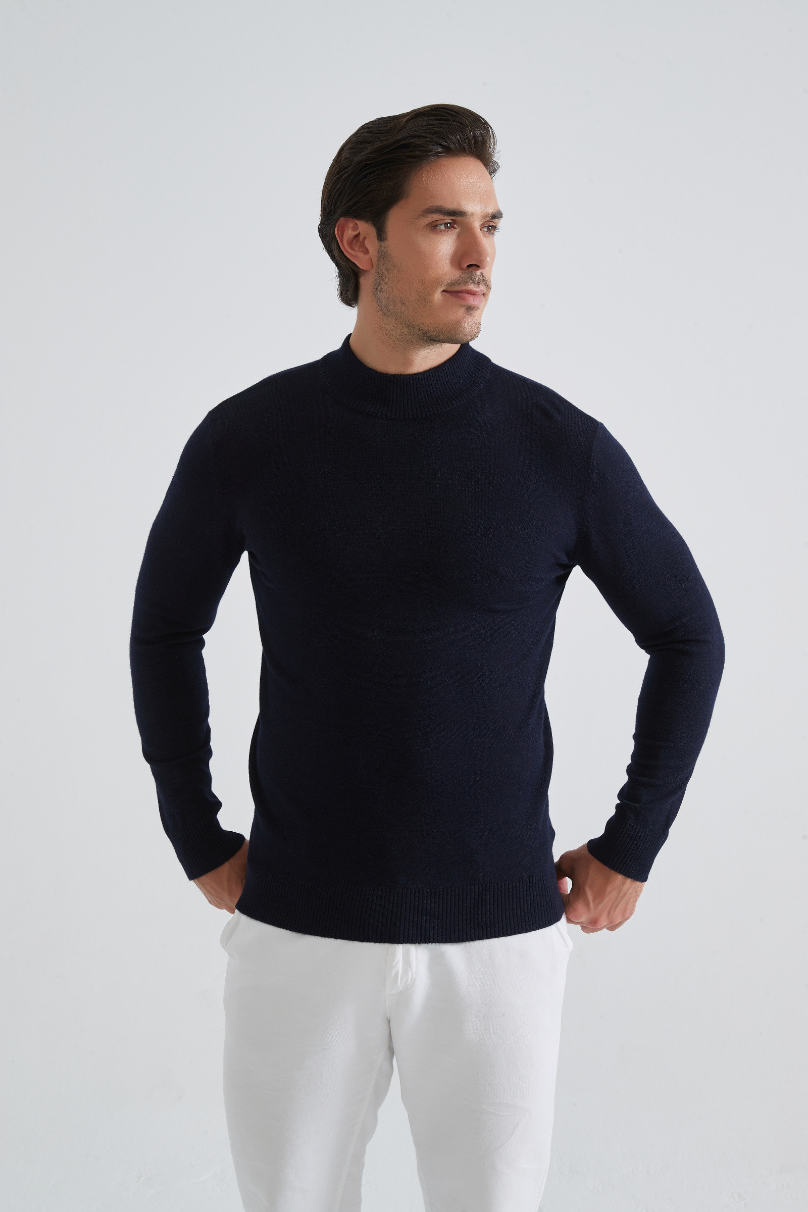 Grossiste Yves Enzo Paris - Pull col cheminé en bleu marine vintage