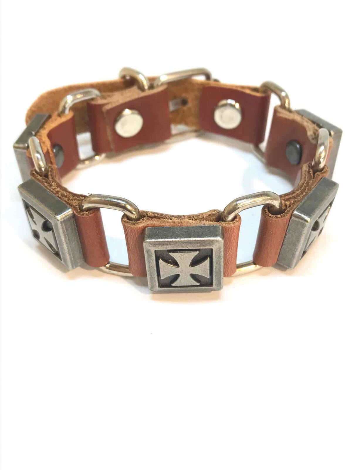 Wholesaler Z. Emilie - Maltese cross leather bracelet