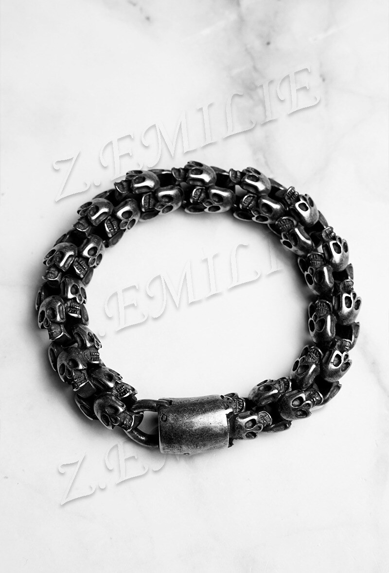 Großhändler Z. Emilie - Stahlarmband mit Totenkopf