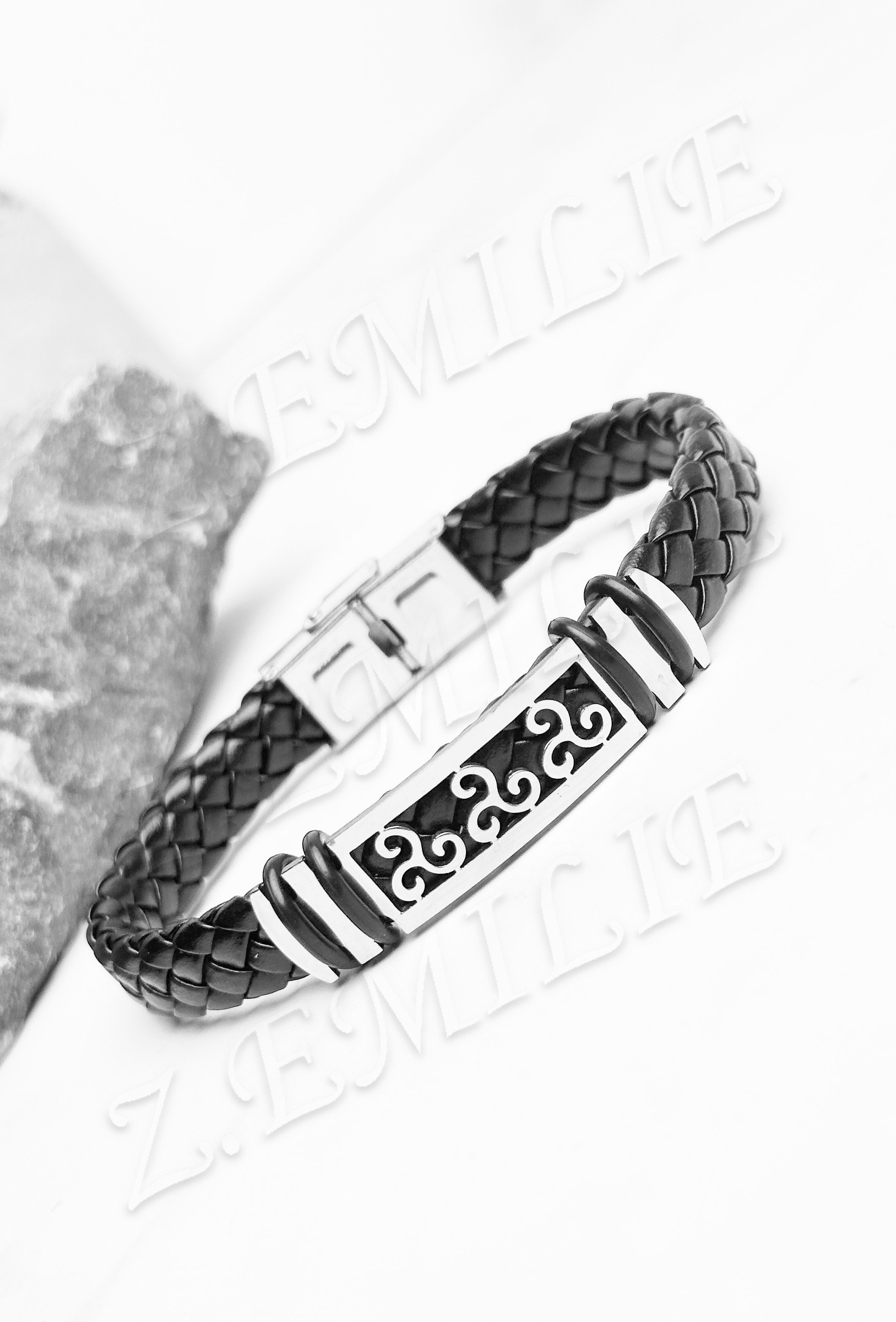 Wholesaler Z. Emilie - Steel and rubber triskell bracelet