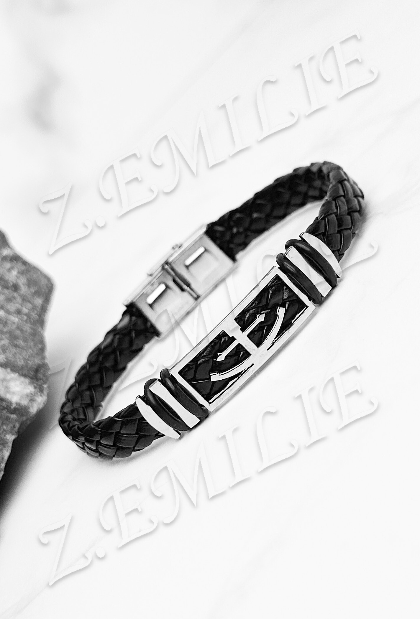 Großhändler Z. Emilie - Totenkopf-Armband aus Kautschukstahl