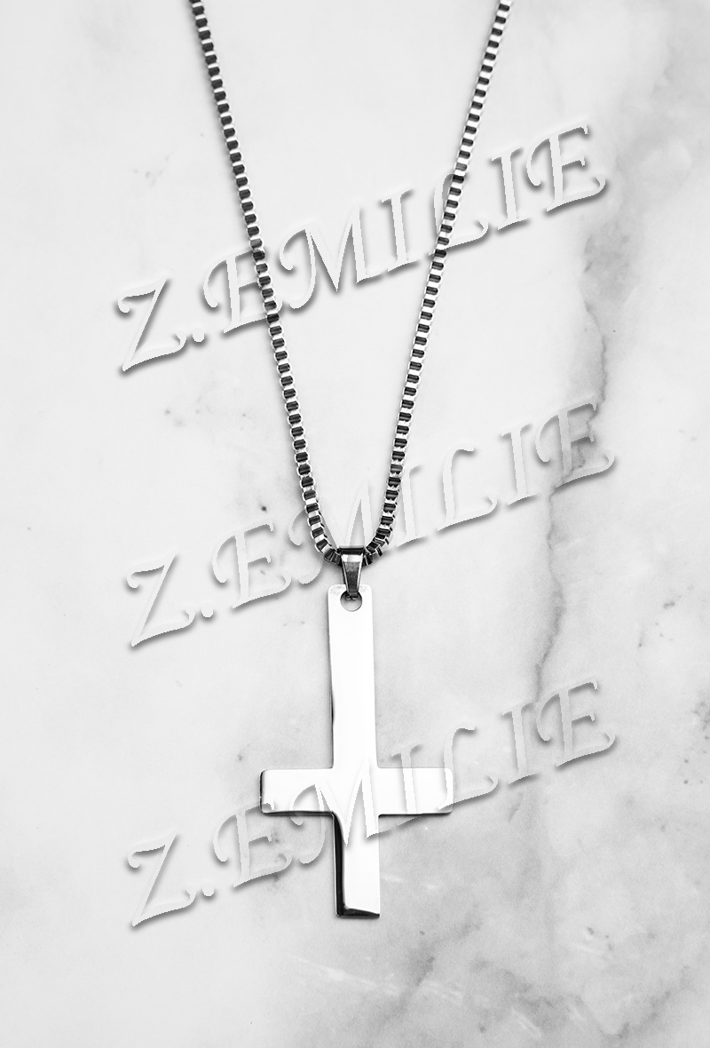 Großhändler Z. Emilie - Umgedrehtes Kreuz Stahlhalskette