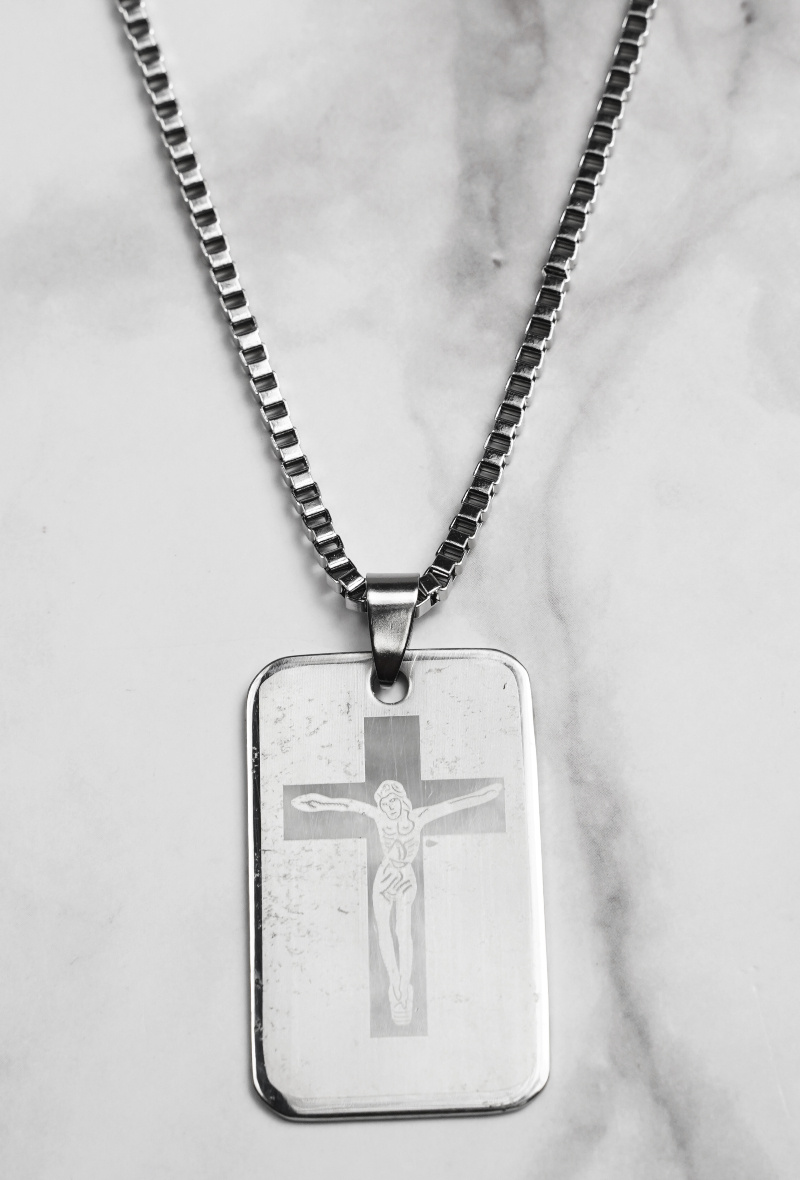 Großhändler Z. Emilie - Stahlkreuzkette mit Jesus Christus