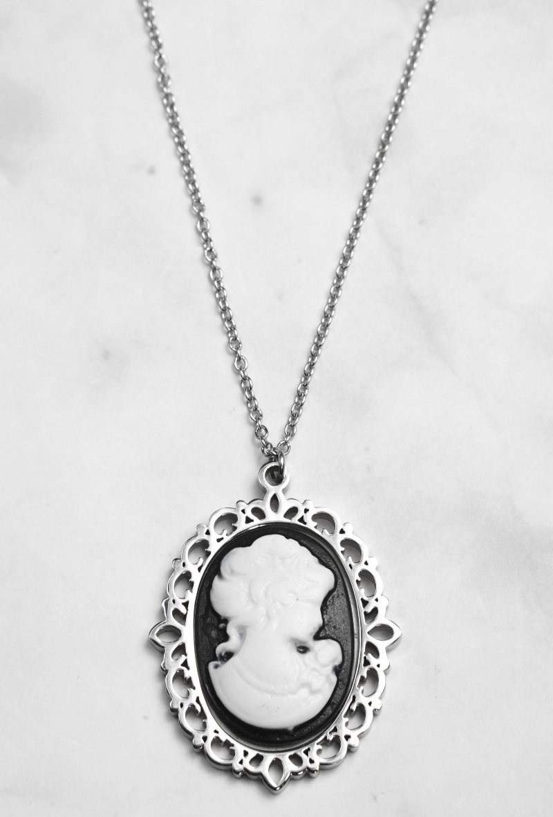 Großhändler Z. Emilie - Cameo-Halskette aus Stahl