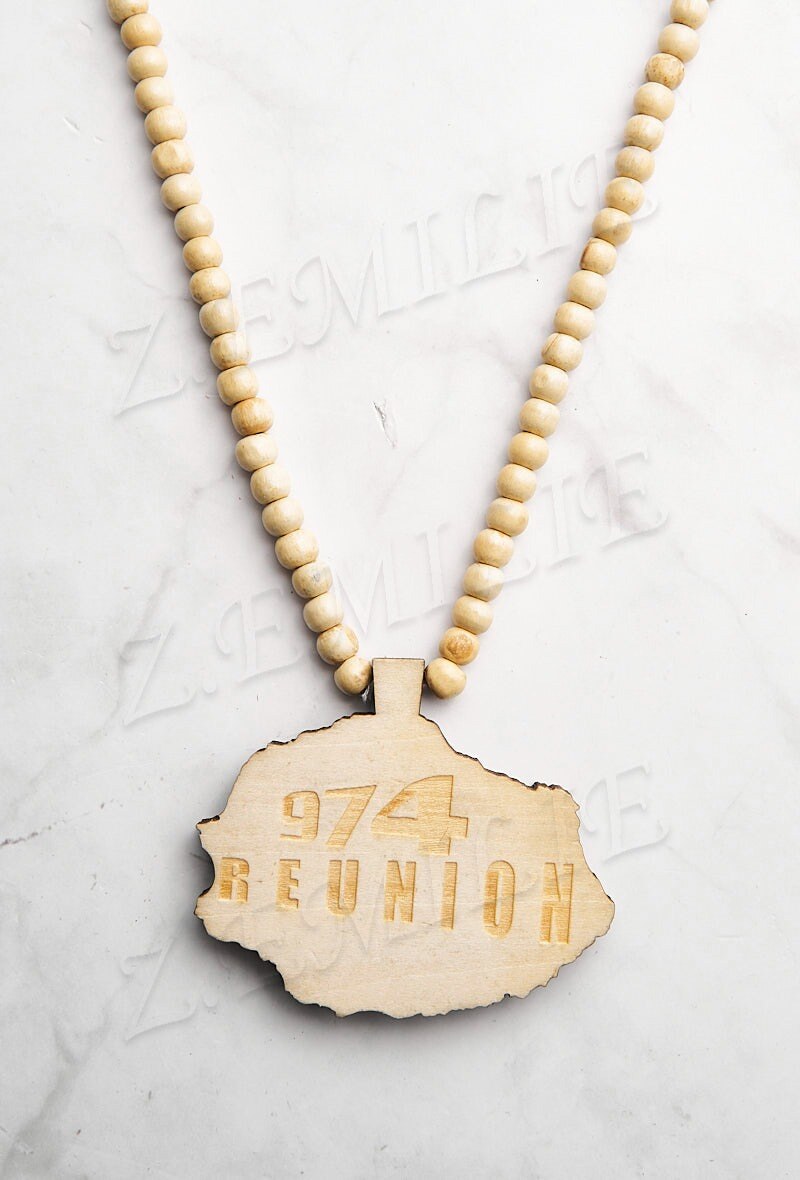 Wholesaler Z. Emilie - La Réunion map wood necklace