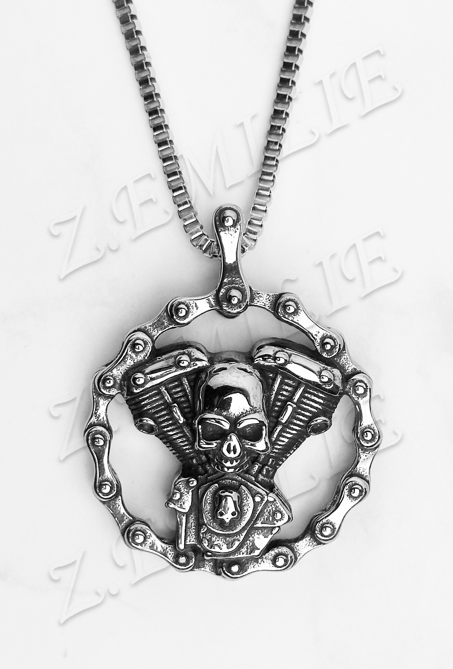 Wholesaler Z. Emilie - Steel motor necklace with skull
