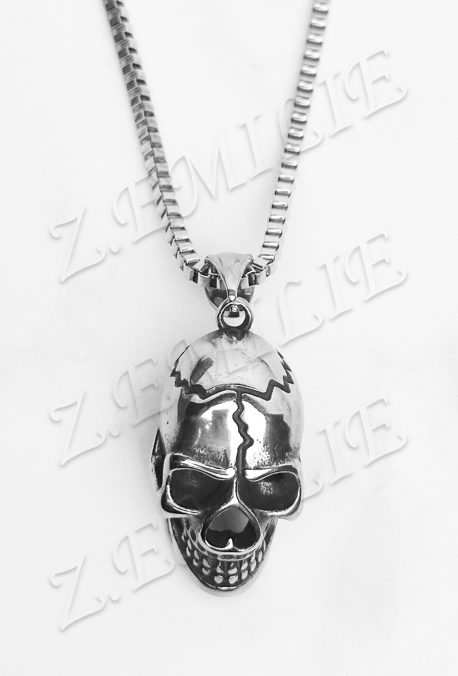 Wholesaler Z. Emilie - Steel skull head necklace