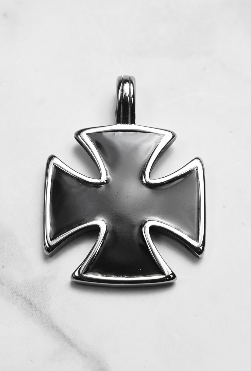 Grossiste Z. Emilie - Pendentif acier croix de malte