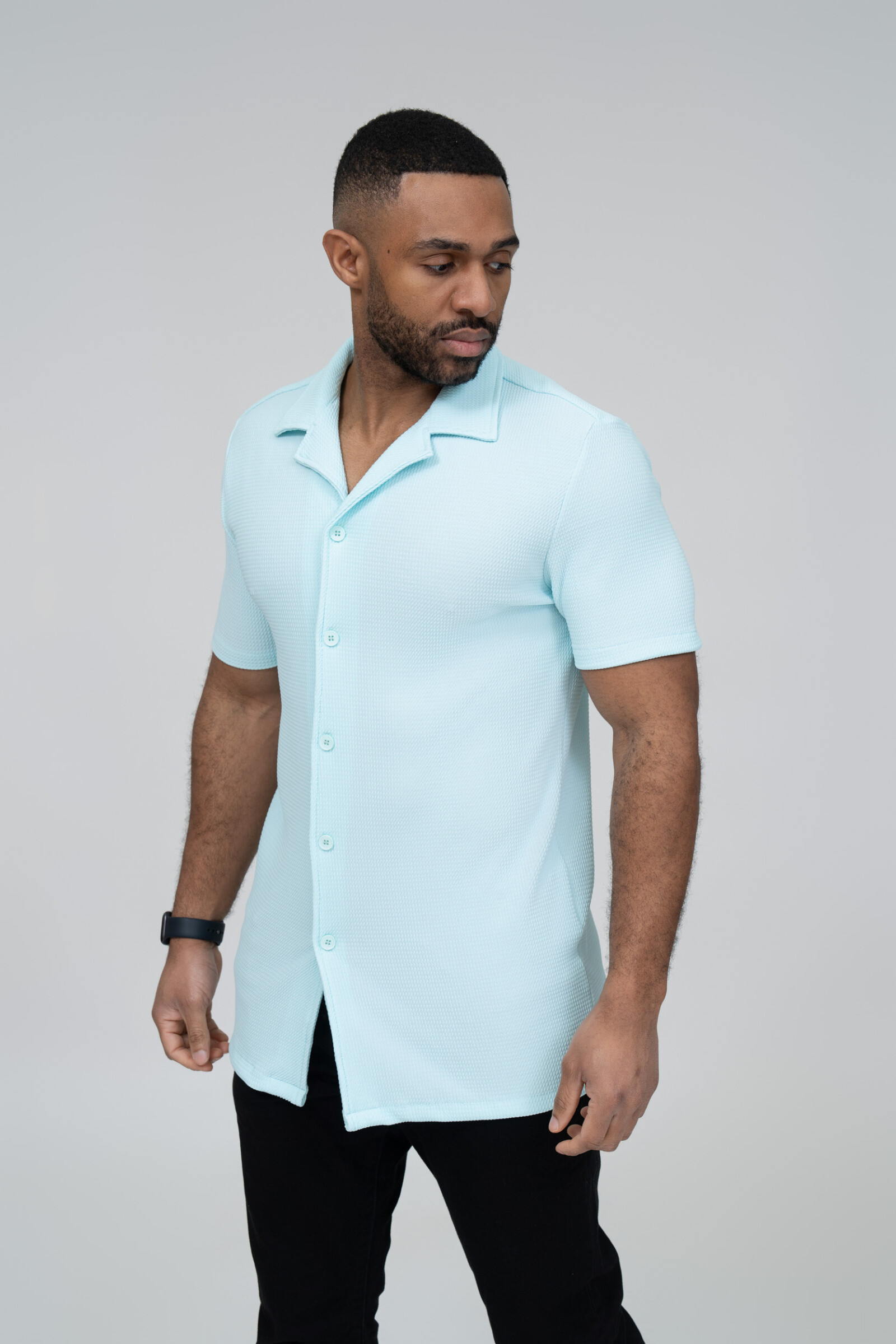 Grossista Zayne Paris - Camicia a maniche corte con scollo a V e colletto button-down