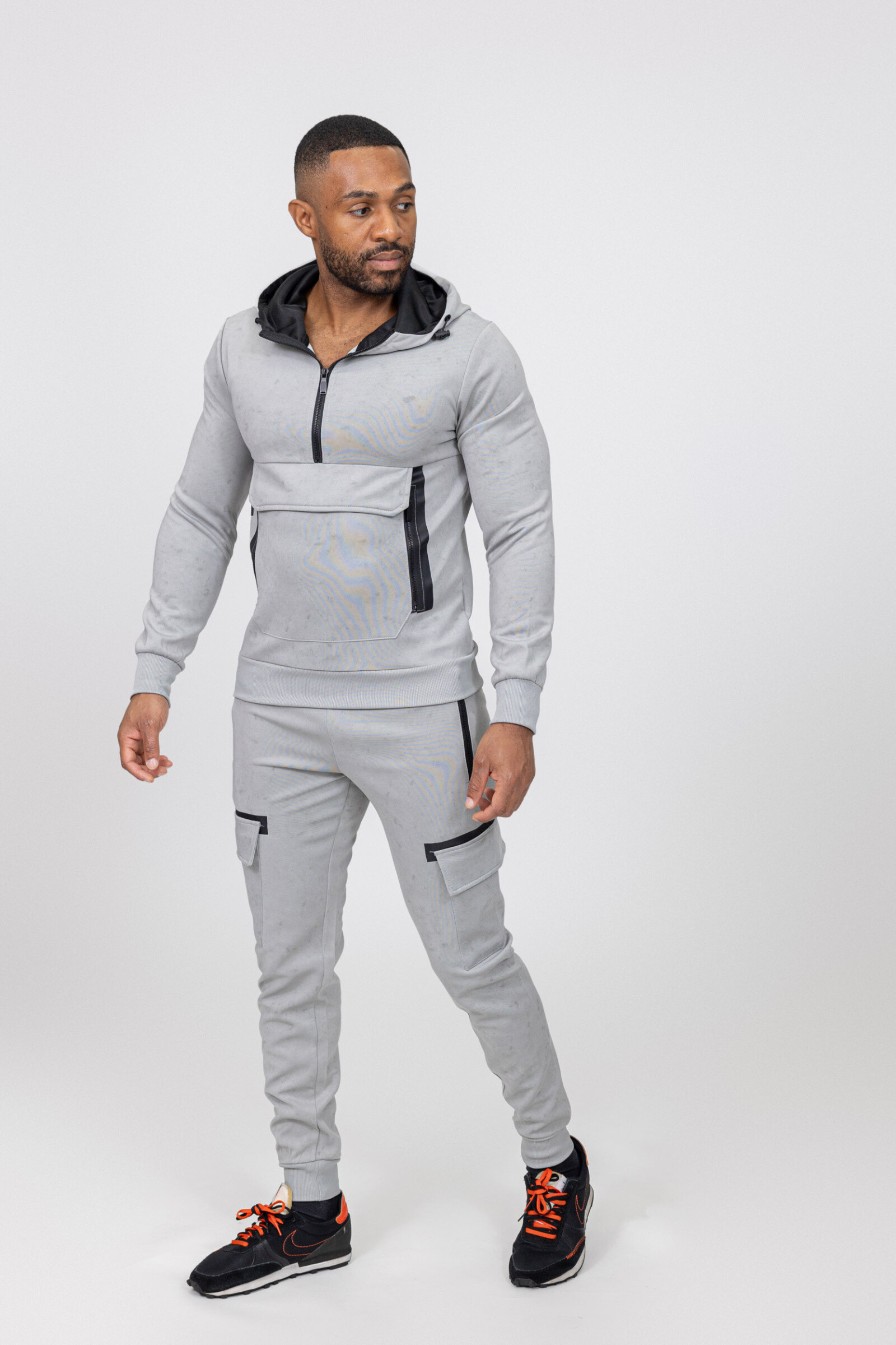 Wholesaler Zayne Paris - jogging set with hood and long drawstrings