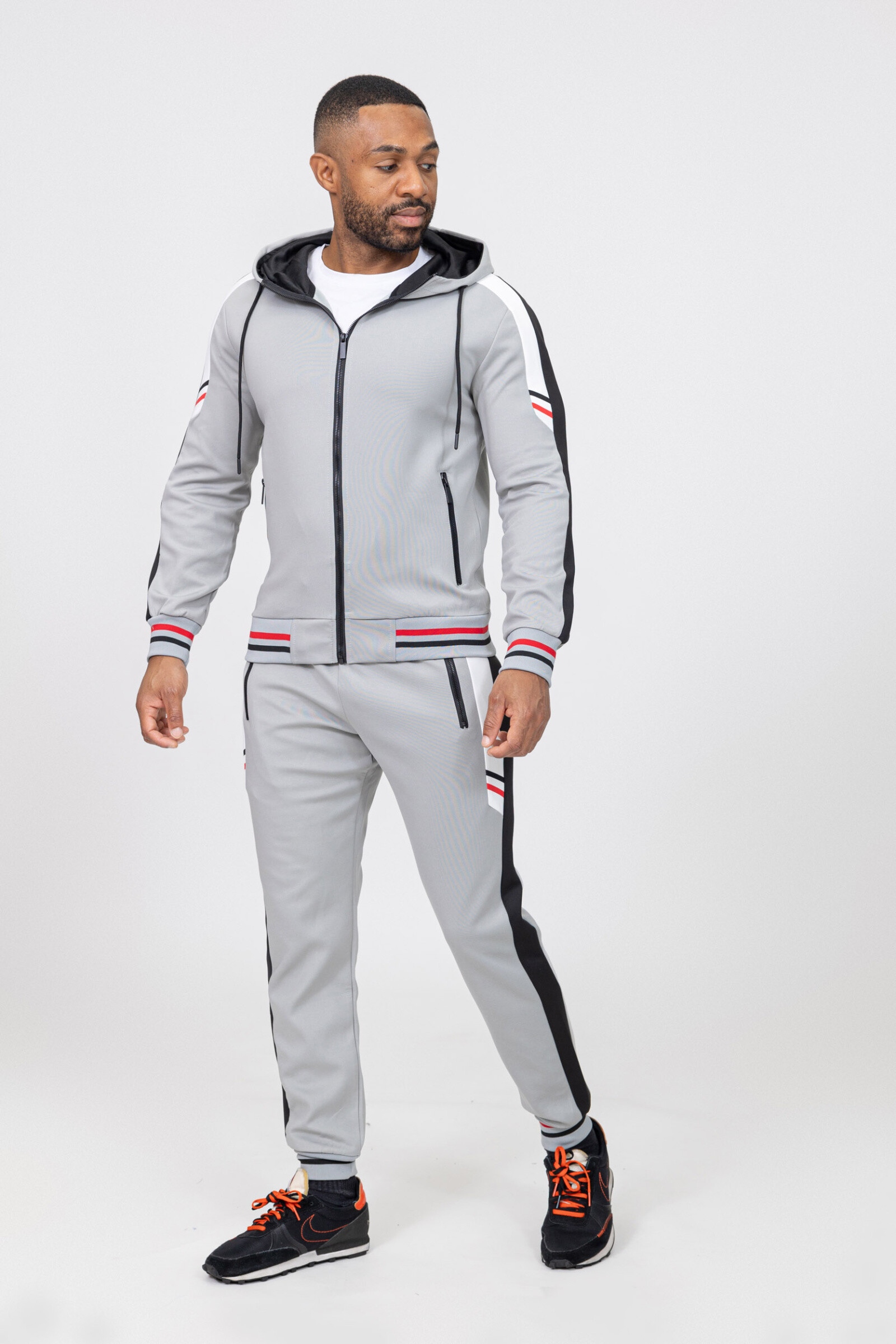 Wholesaler Zayne Paris - jogging set with hood and long drawstrings