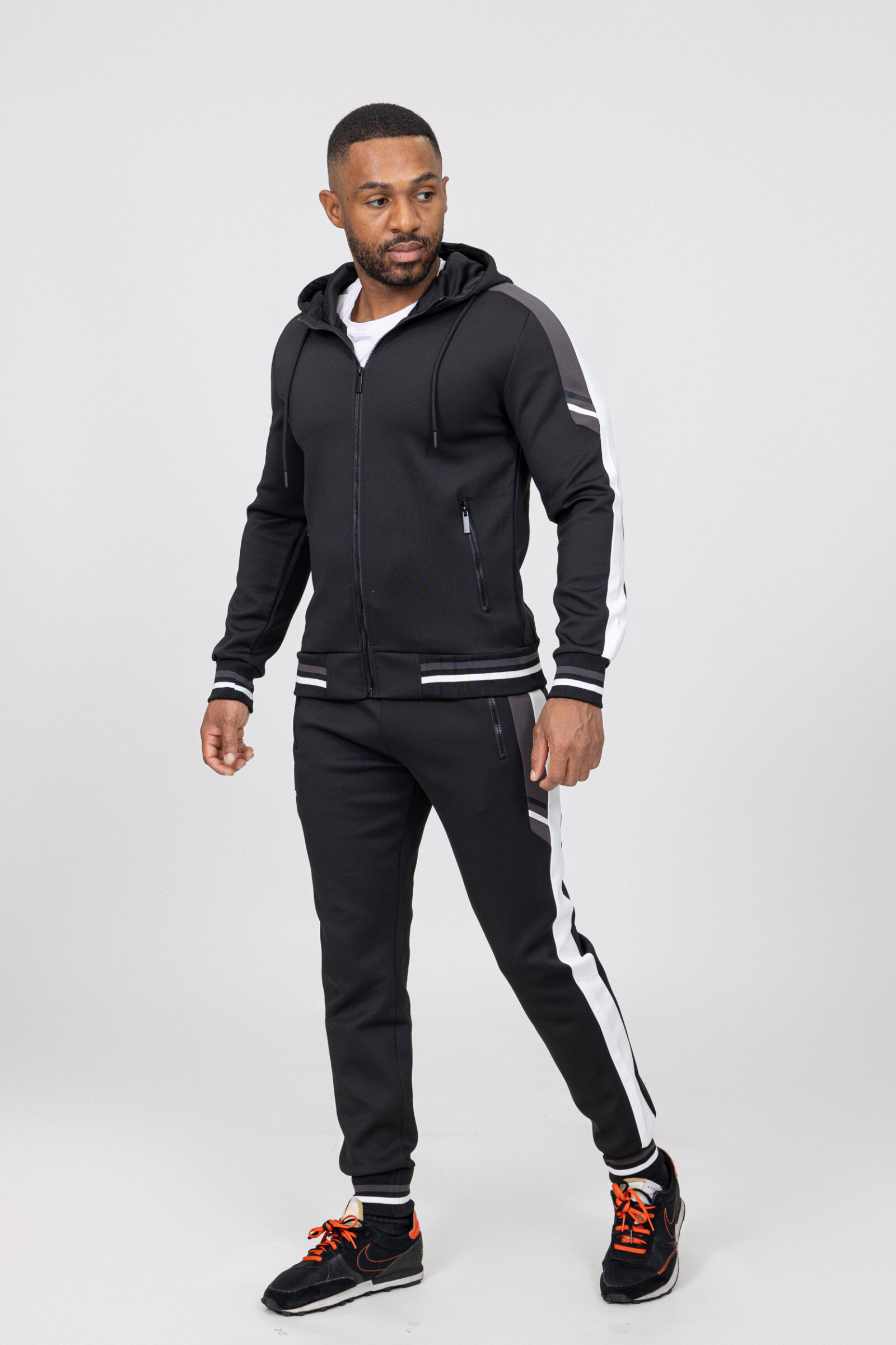 Wholesaler Zayne Paris - jogging set with hood and long drawstrings