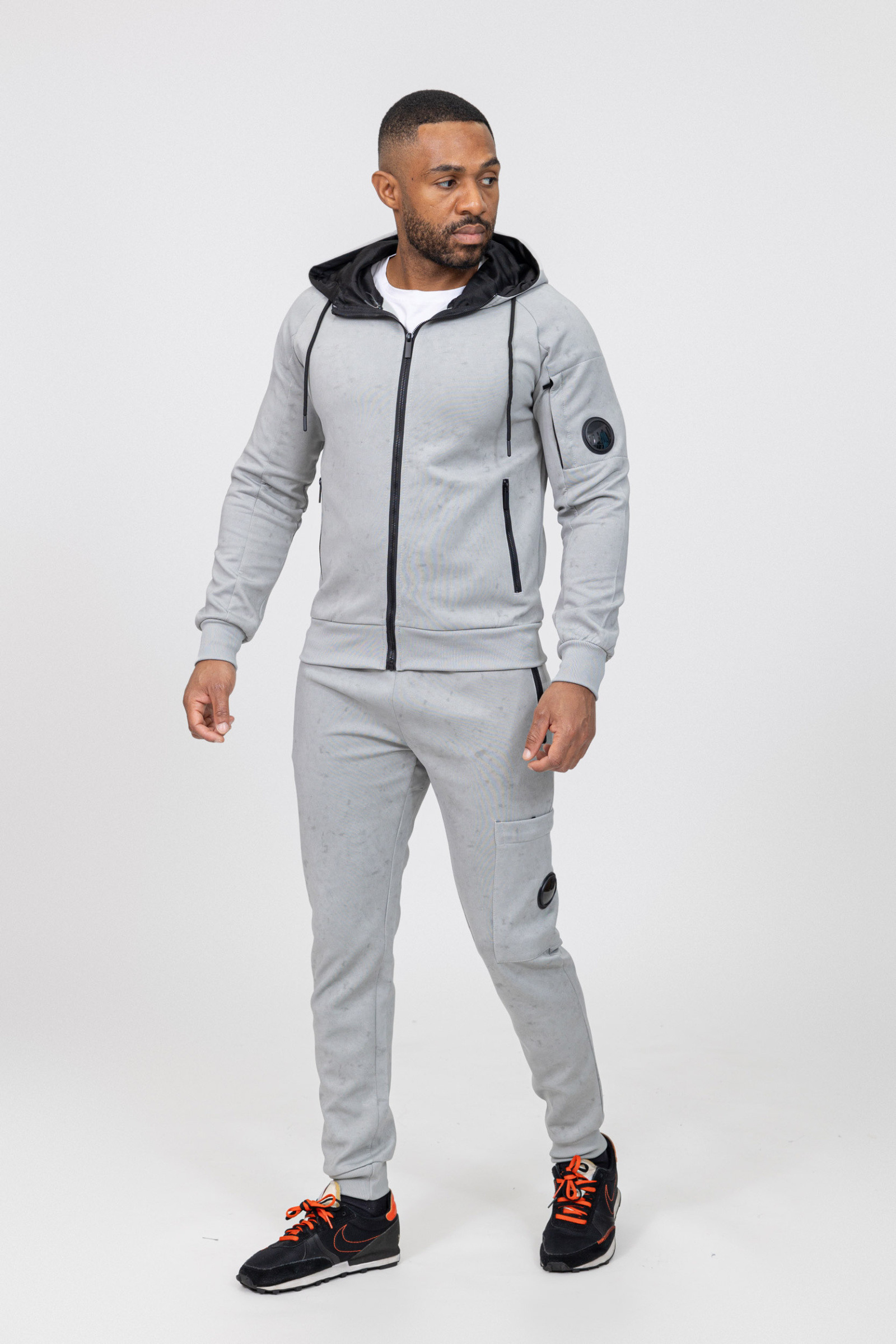 Wholesaler Zayne Paris - Jogging set with hood and long drawstrings